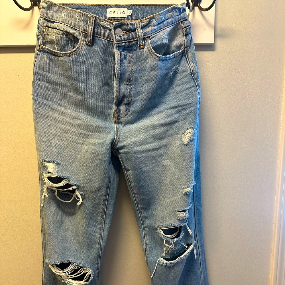 Size 3 Cello high-waisted dad style jeans.